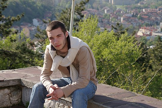 На фона на любимата ми Враца.