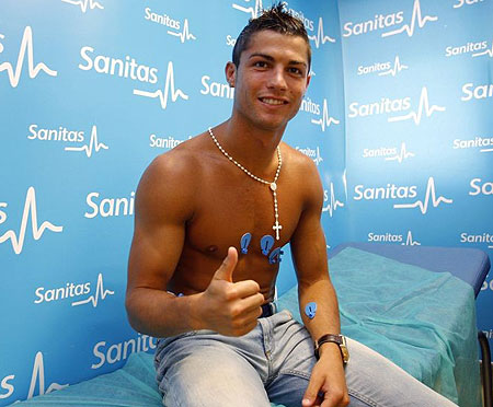 cristiano-ronaldo-medical-pic-ap-690553649.jpg