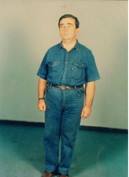 добър, честен , трудолюбив, с траен интерес към киното, театъра, хубавата музика, интересните книги, театъра , спорта и добрите хора.