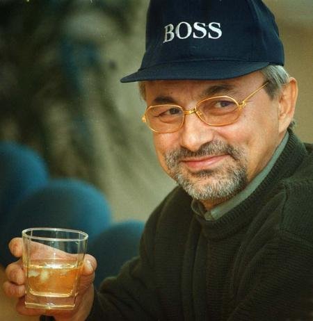 e заради тоя никога няма да ги махнат проклетите новини,както и всичко останало